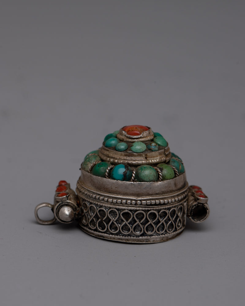 Pure Silver Locket Gahu | Exquisitely Crafted Tibetan Amulet with Detailed Artwork