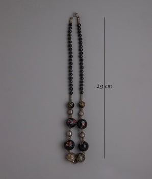 Women's Black Bead Necklace | Artisanal Jewelry Reflecting Timeless Elegance and Design