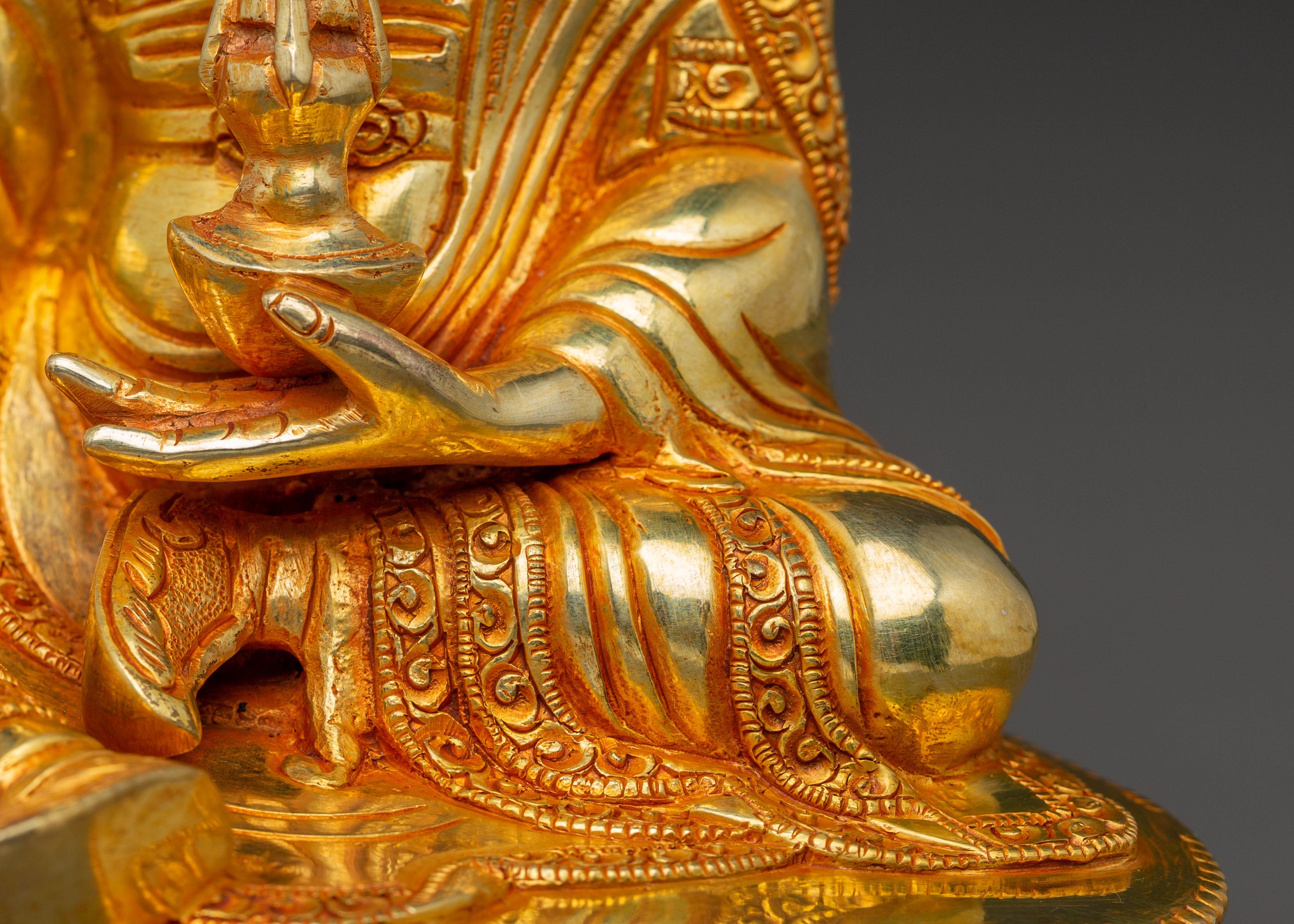 Golden Guru Rinpoche Spiritual Statue – Handcrafted Perfection