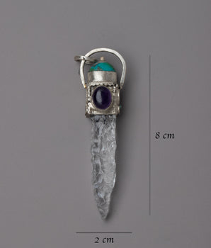 Handcrafted Crystal Locket: Timeless Design with Sparkling Elegance