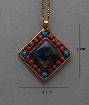 Copper Labradorite Pendant | Handcrafted Jewelry with a Shimmering Labradorite Gemstone