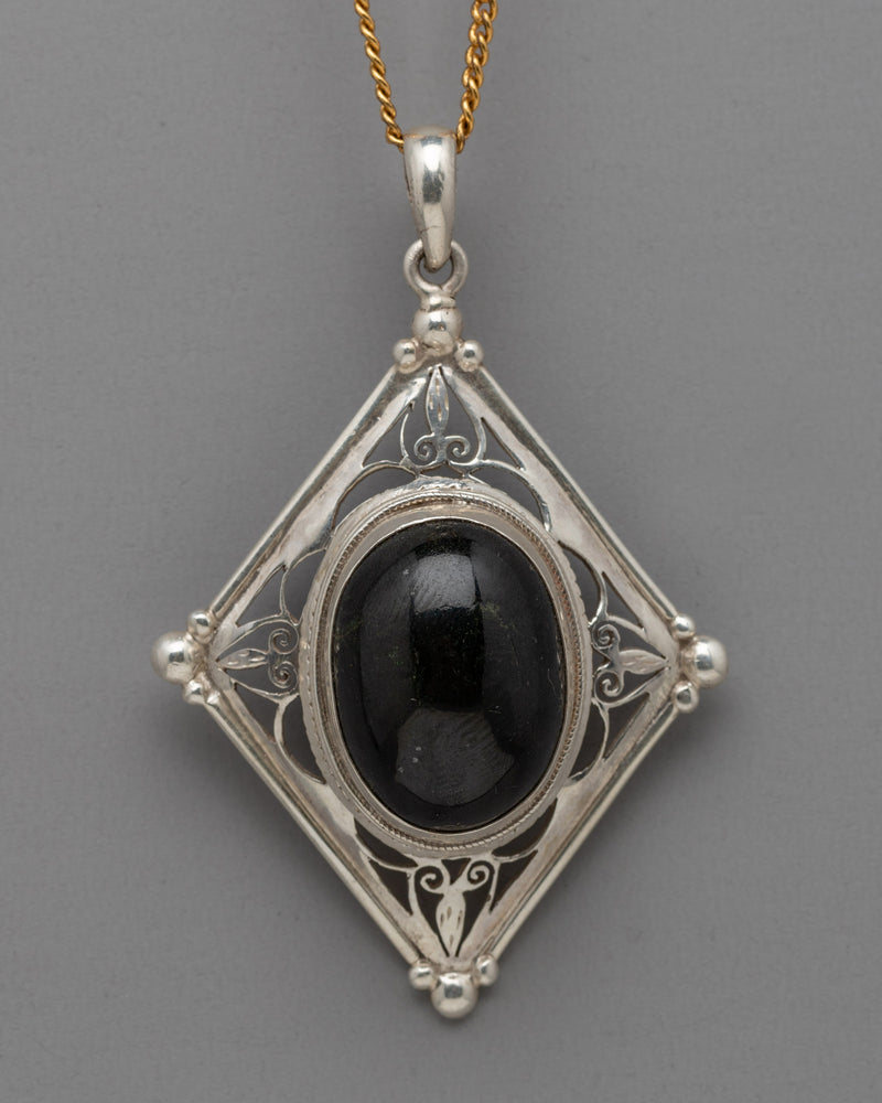 Silver Onyx Oval Locket | Handmade Silver Jewelry for Personal Style