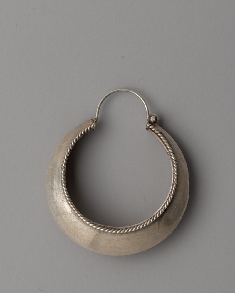 
Elegant Oval Silver Earrings