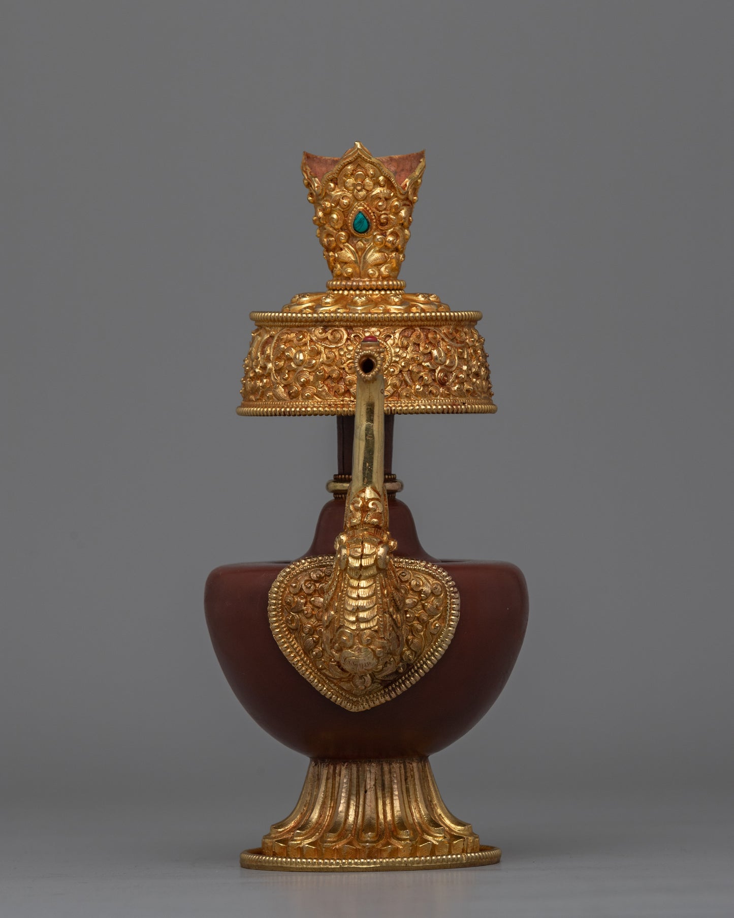 Gold-Plated Ritual Vases for Buddhist Ceremonies | Elegant Detailing