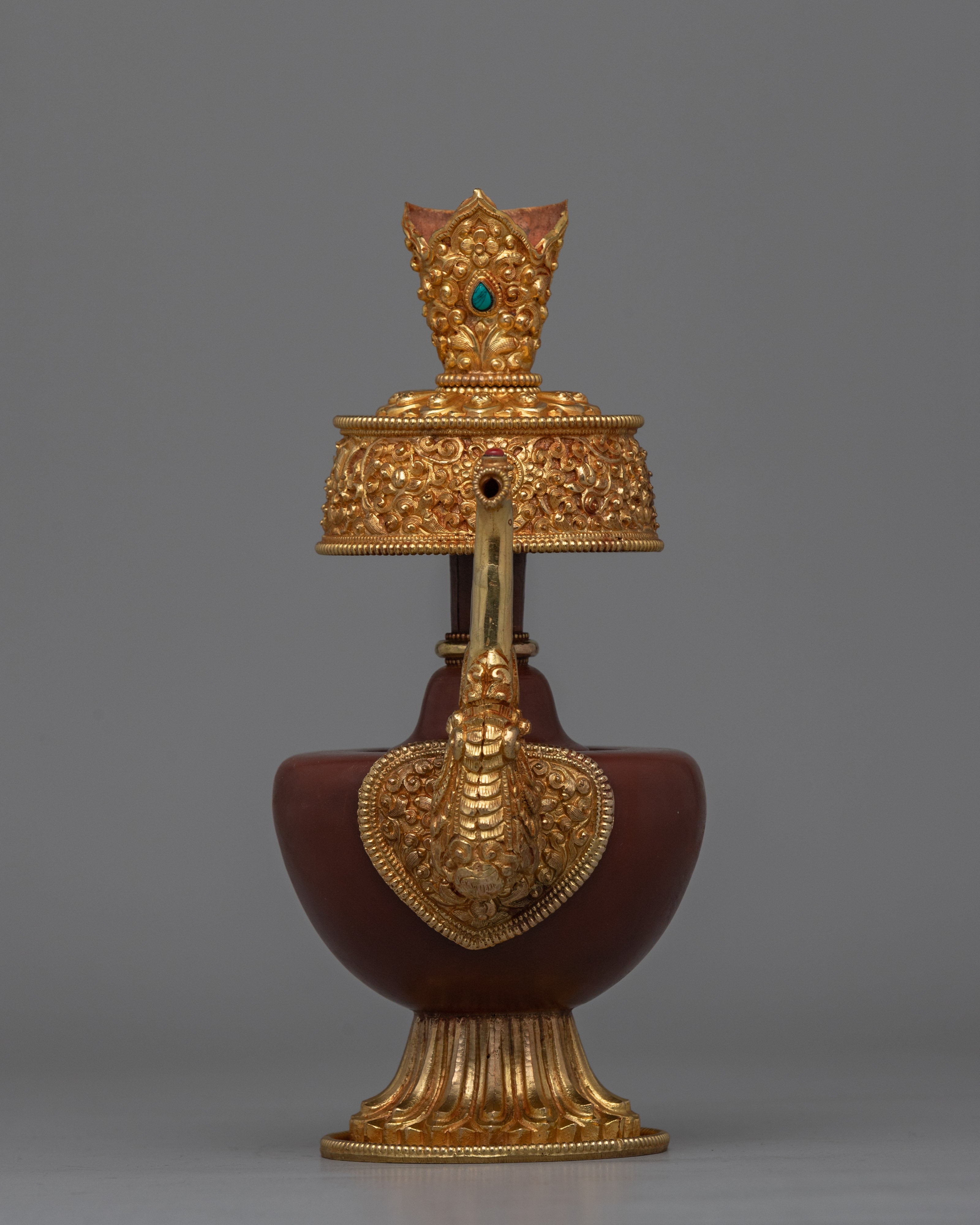 Gold-Plated Ritual Vases for Buddhist Ceremonies | Elegant Detailing