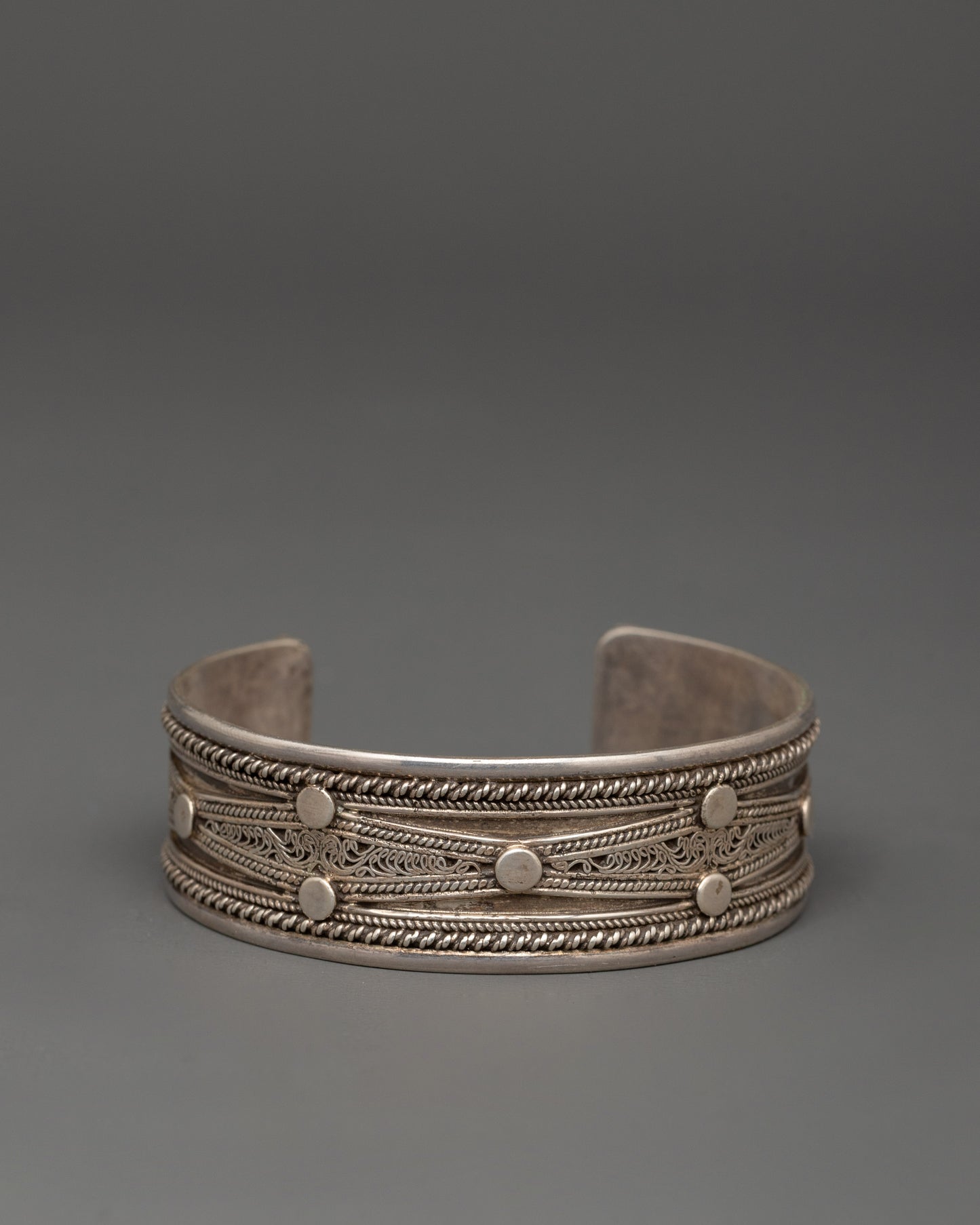 silver-bracelet-for-daily-wear