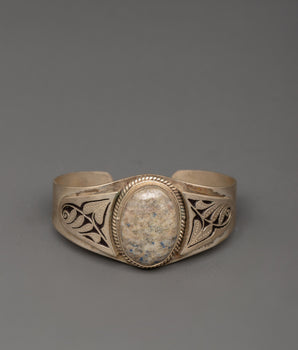 bracelet-with-leaf-pattern-carved