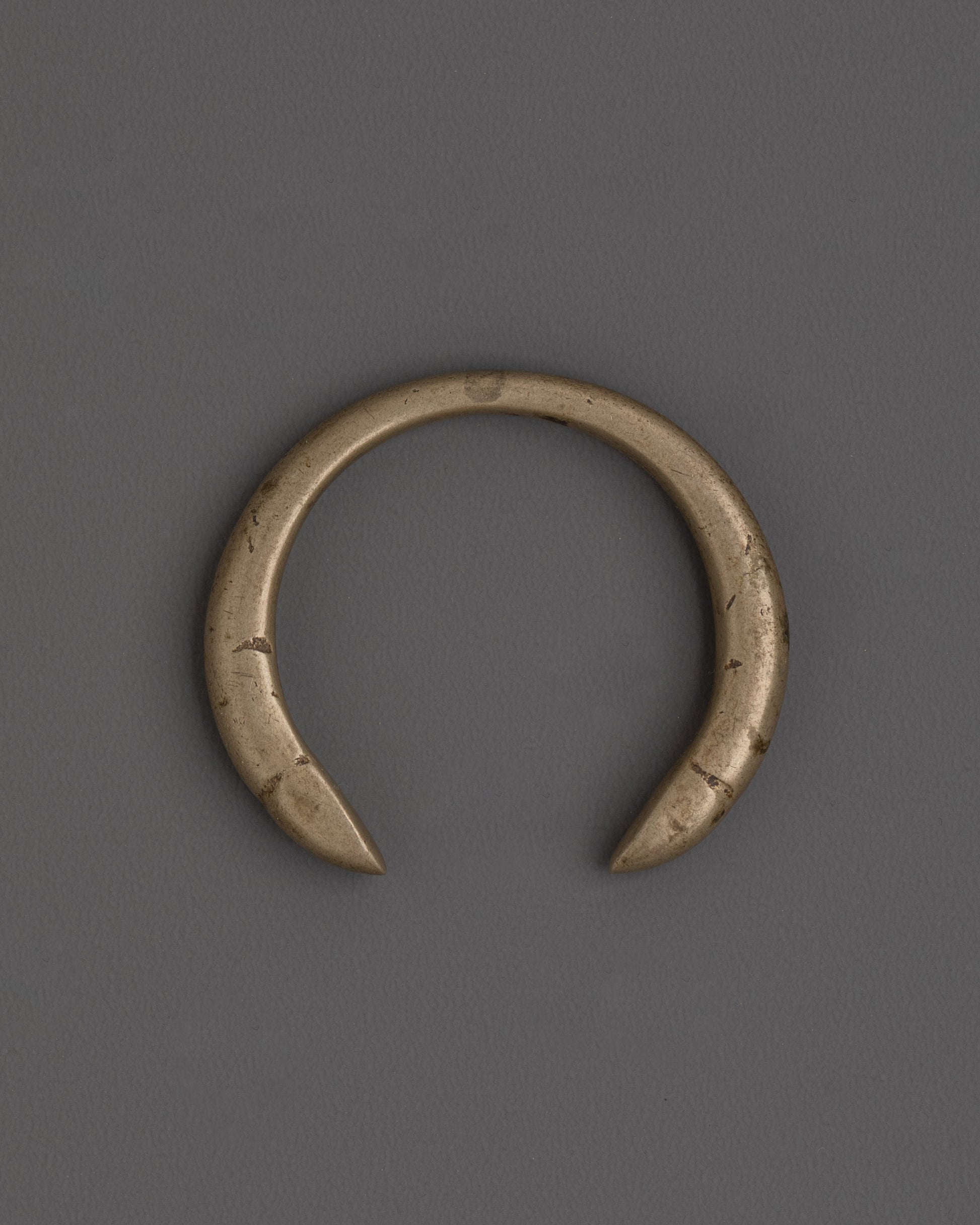 handmade-white-metal-bracelet