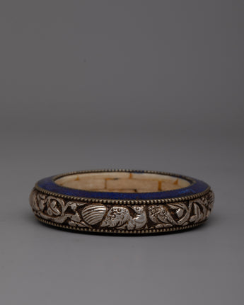  Presenting our Tibetan Healing Bracelet, a beautiful fusion of natural healing and spiritual tradition.