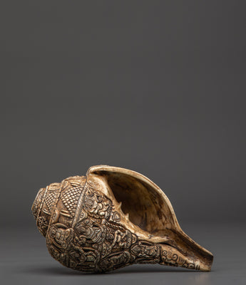 carved-conch-with-buddhist-deity