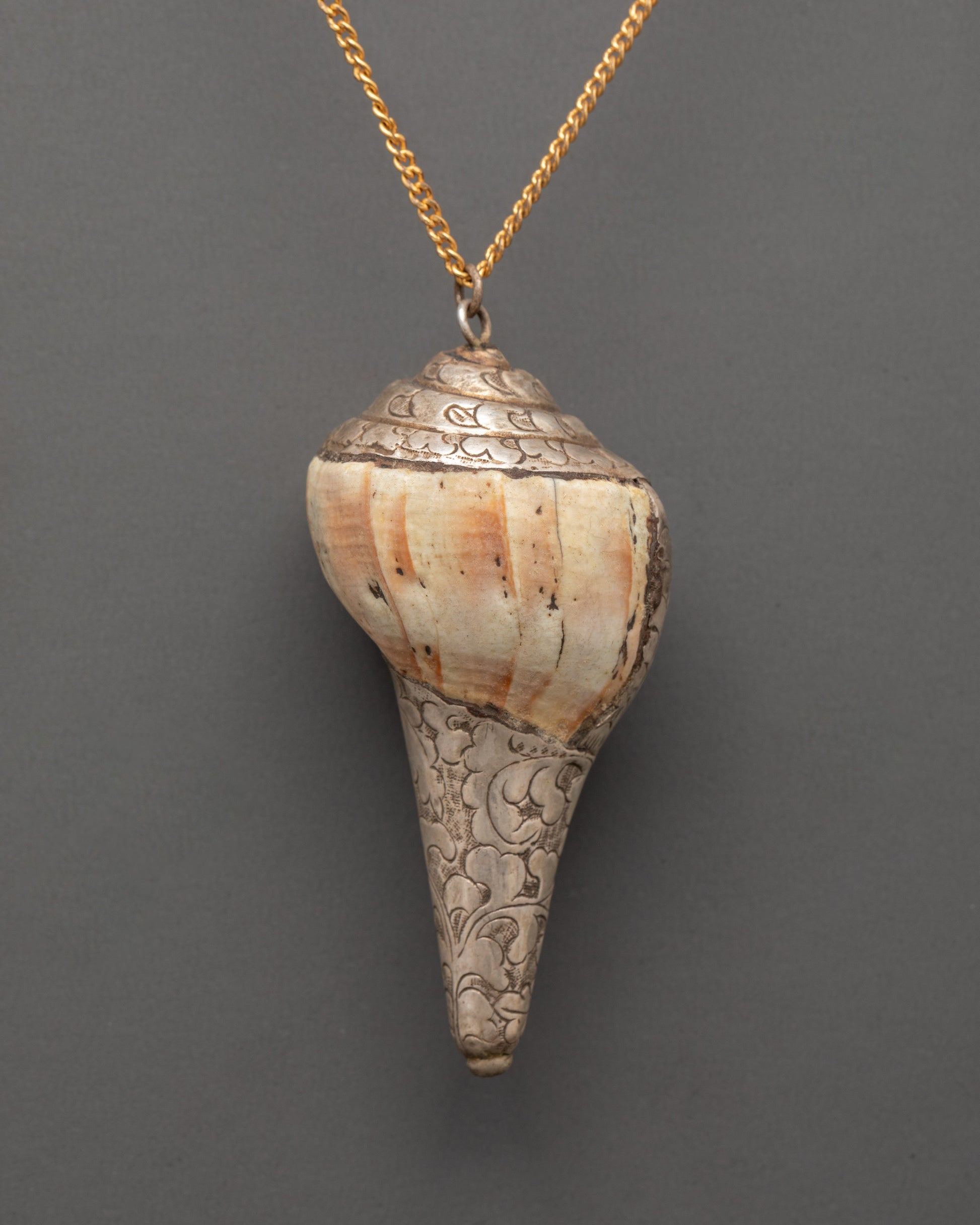handcrafted-conch-shell-locket-pure-silver