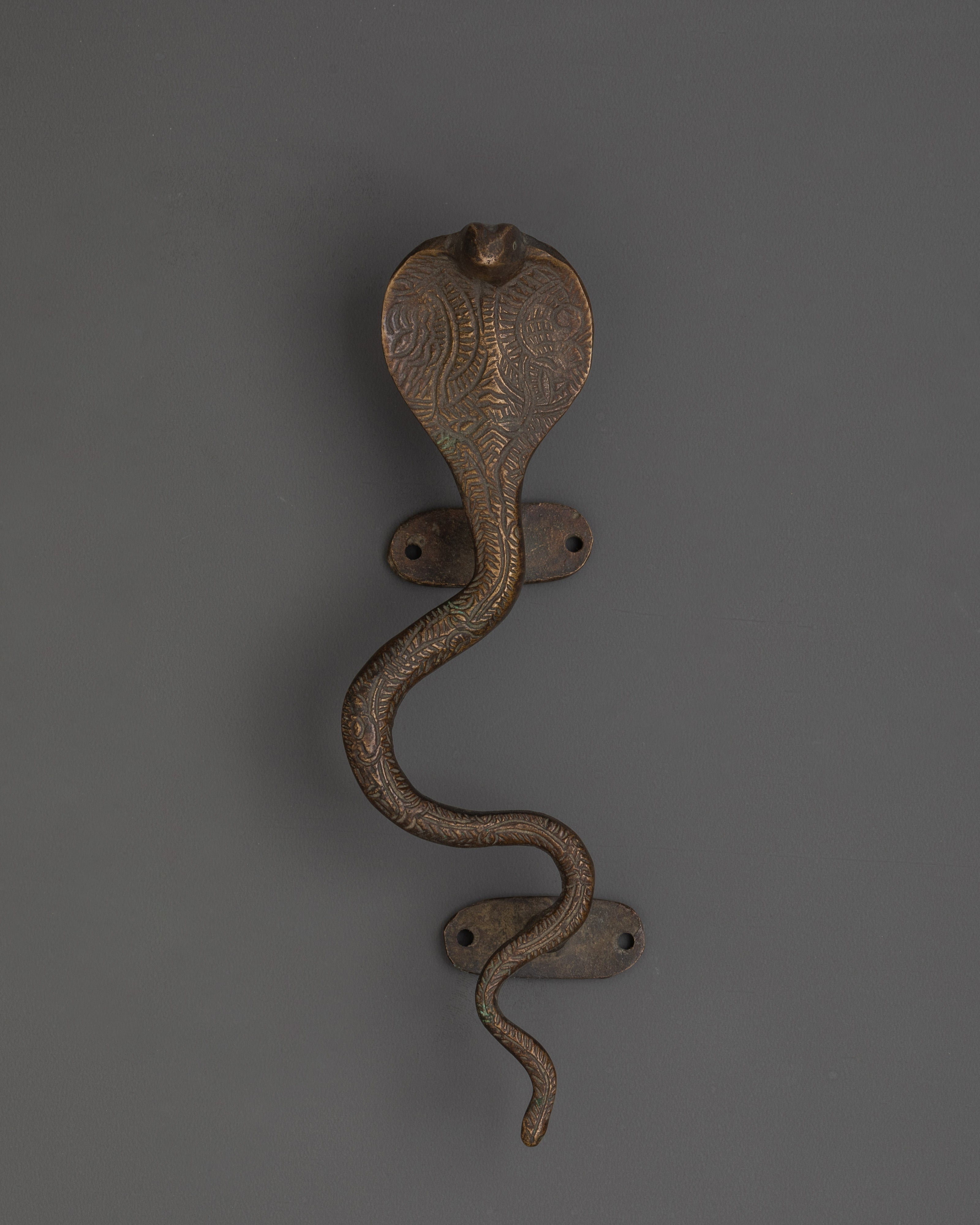 snake-door-handle-for-protection