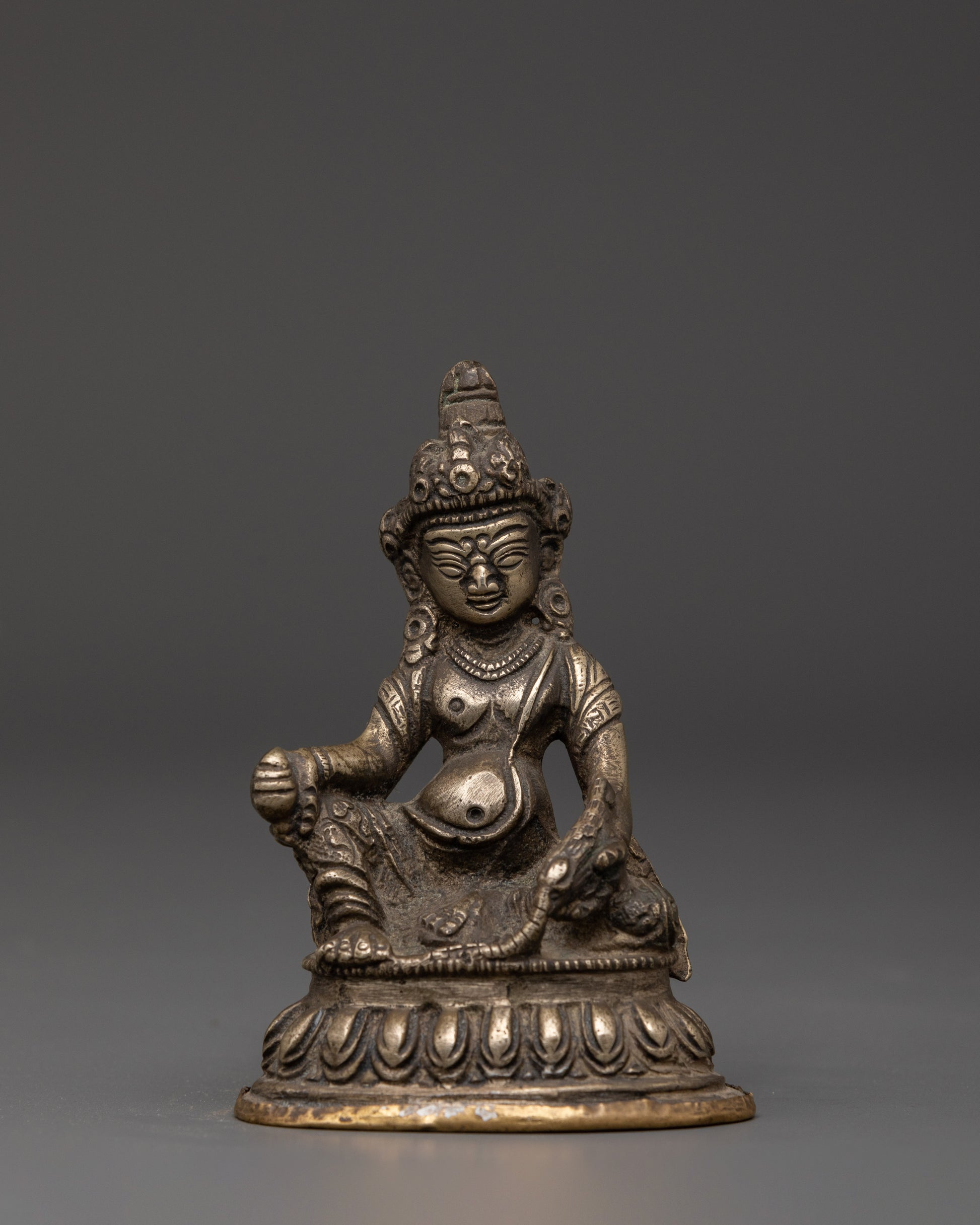 traditional-dzambhala-statue