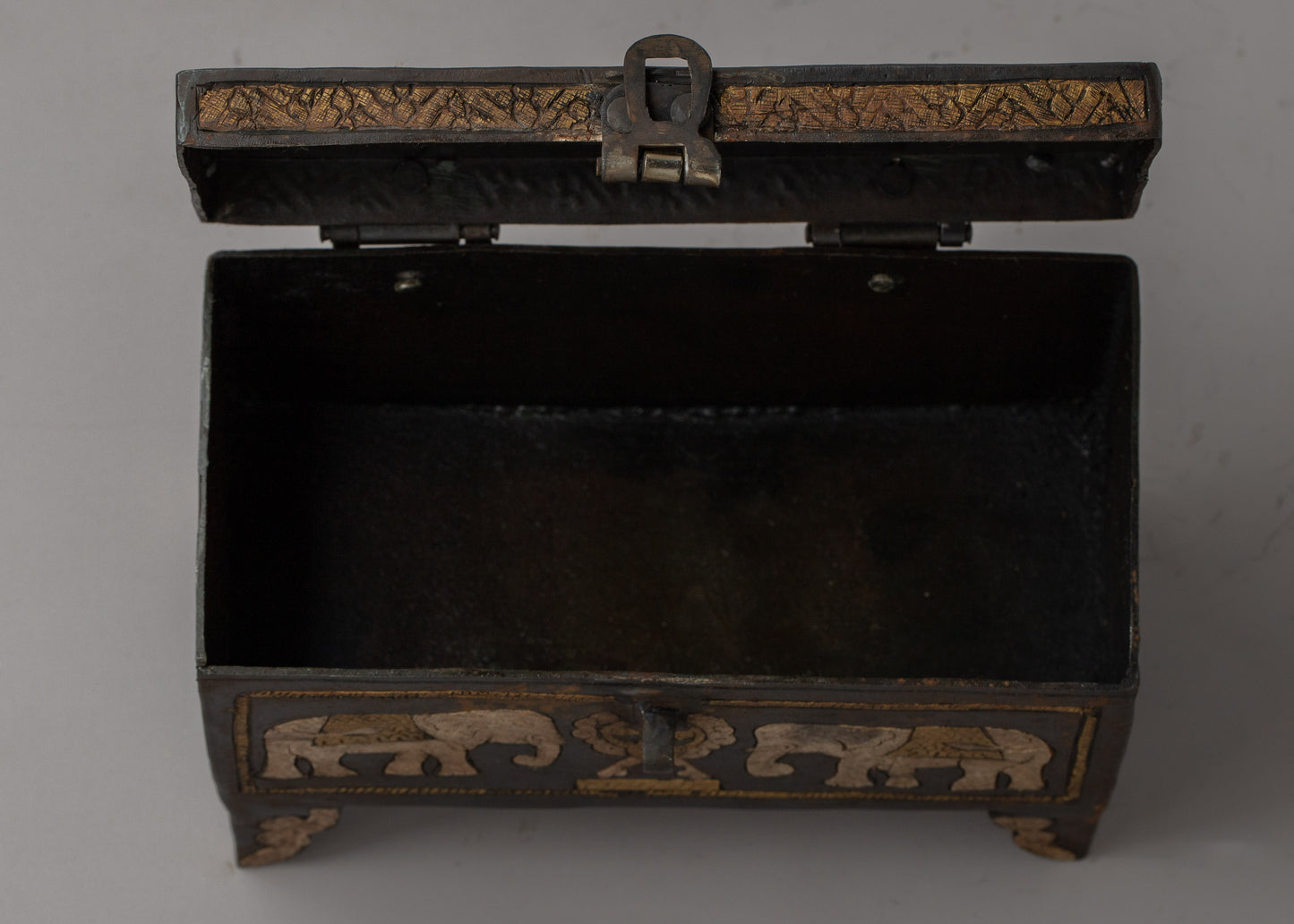 Iron Treasure Box | Ideal for Storing Treasures and Memories