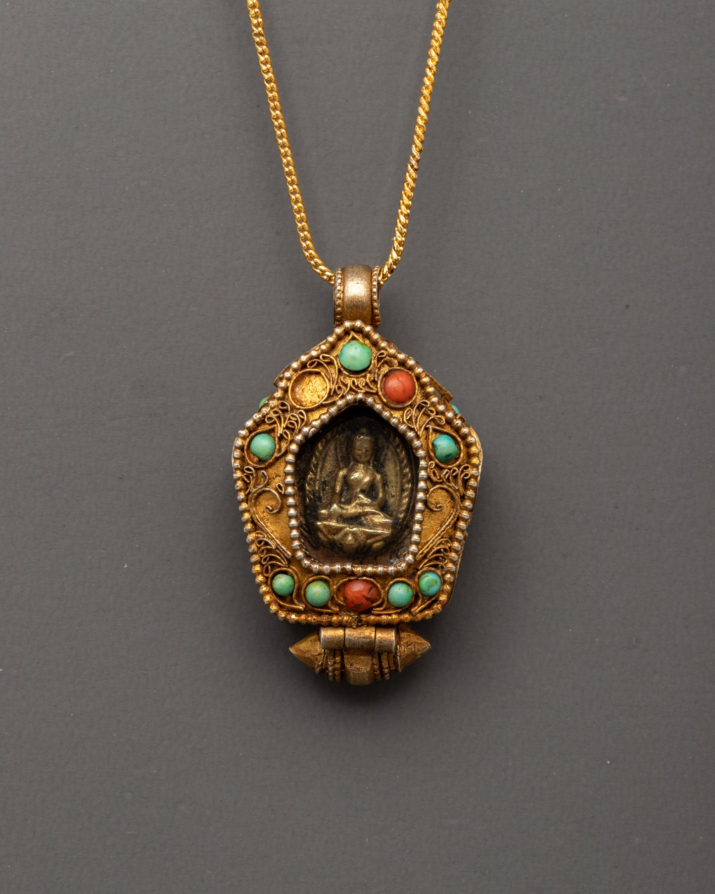 ghau-box-locket-with-shakyamuni-buddha