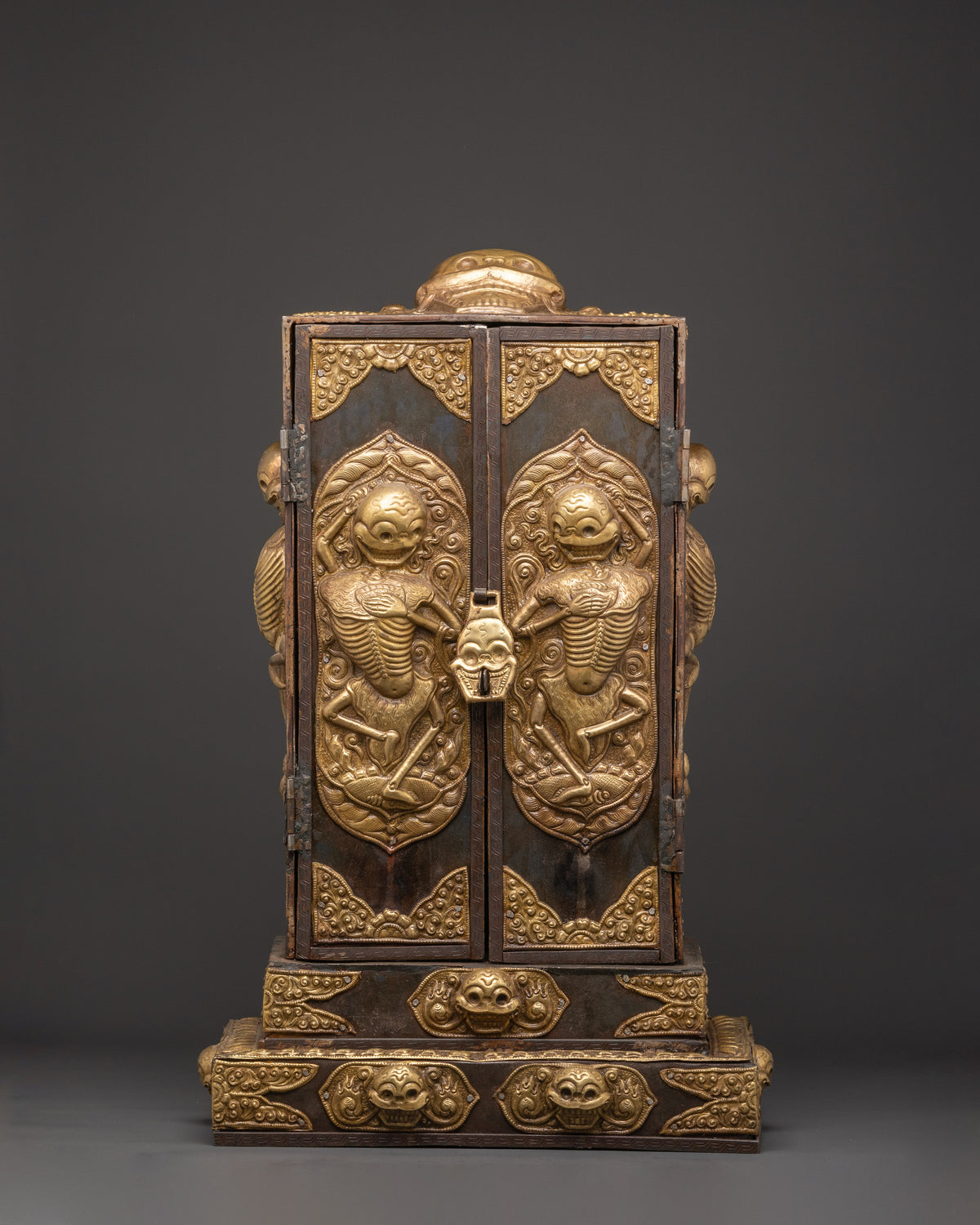 large-chitipati-carved-ghau-box