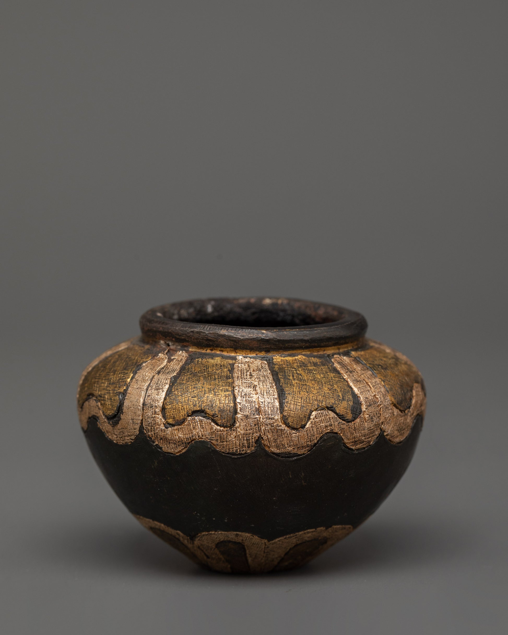 Handcrafted Golpa in Tibetan Style