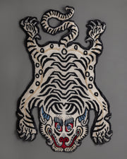 white-black-knotted-tiger-rug