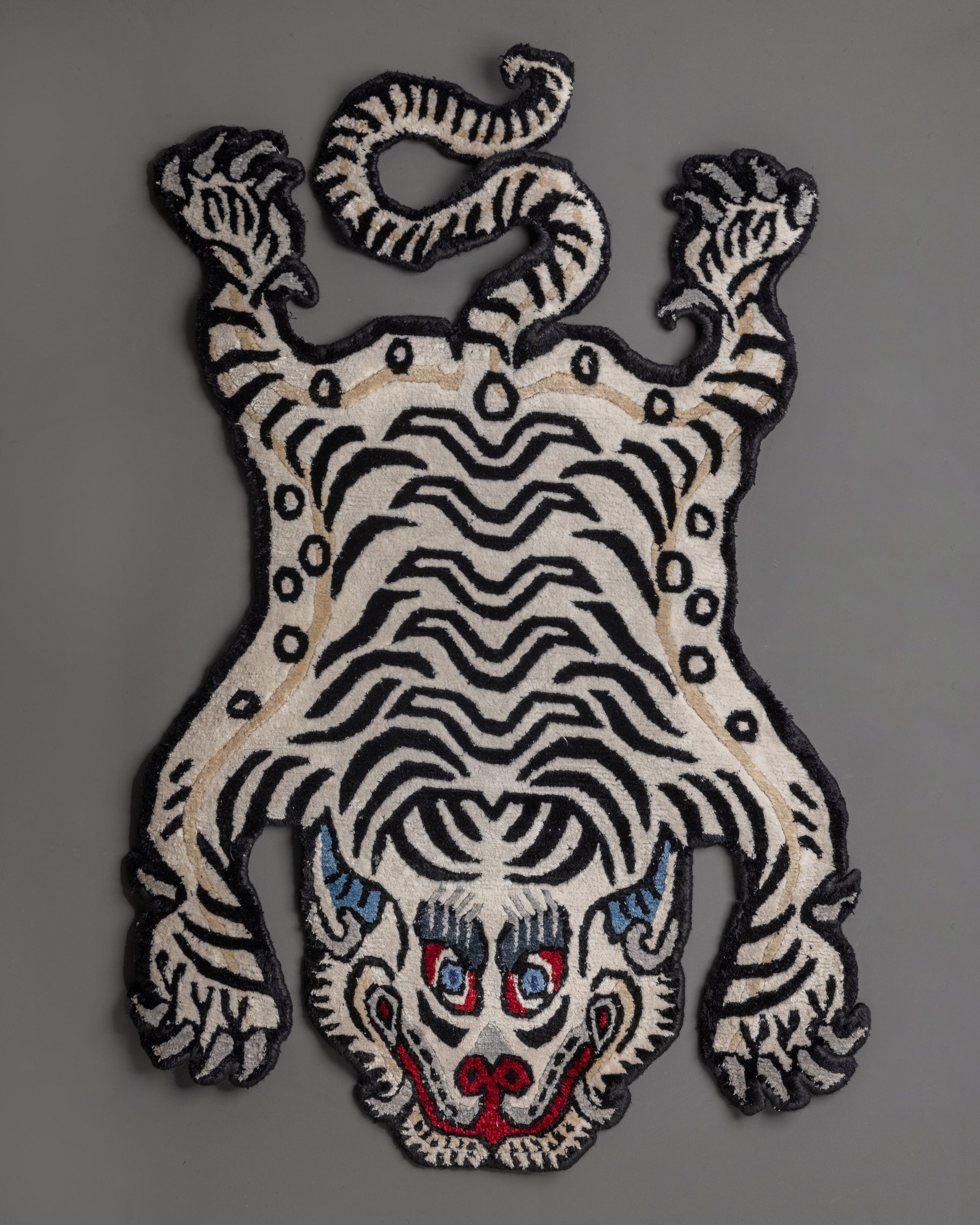 white-black-knotted-tiger-rug