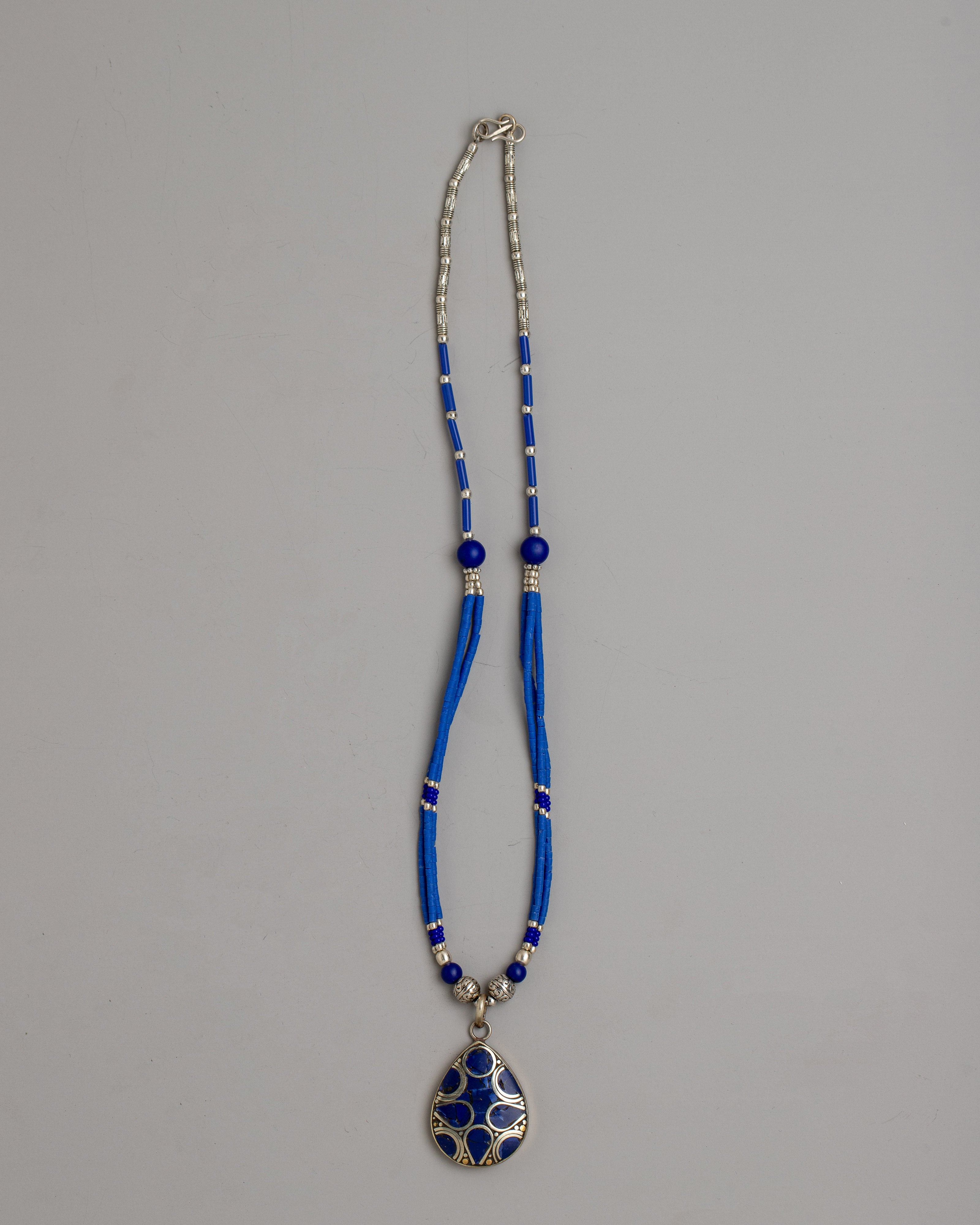 Necklace in White Metal