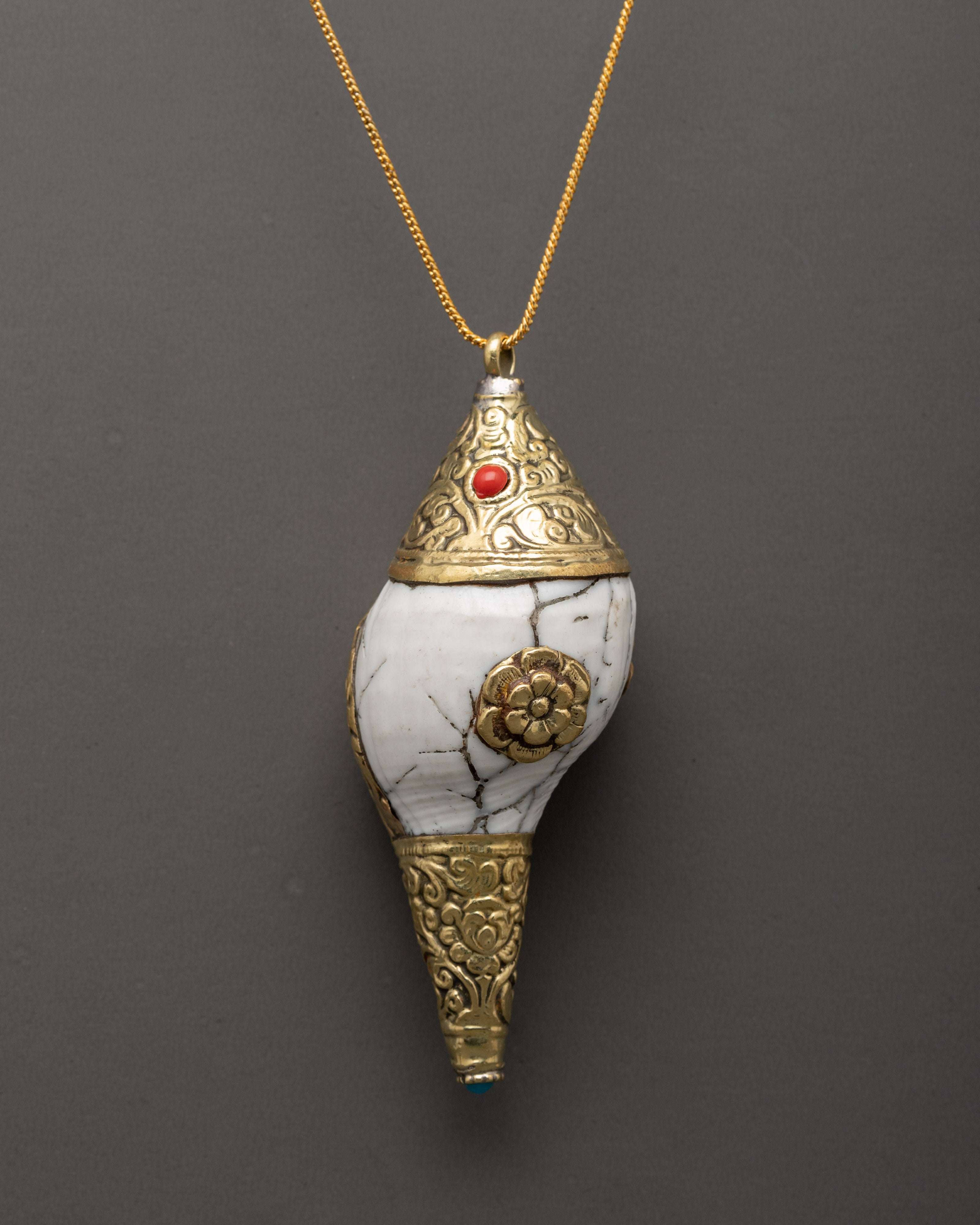 gold-plated-spiritual-conch-locket