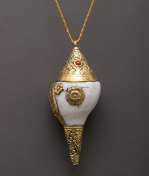conch-shell-gold-plated-locket