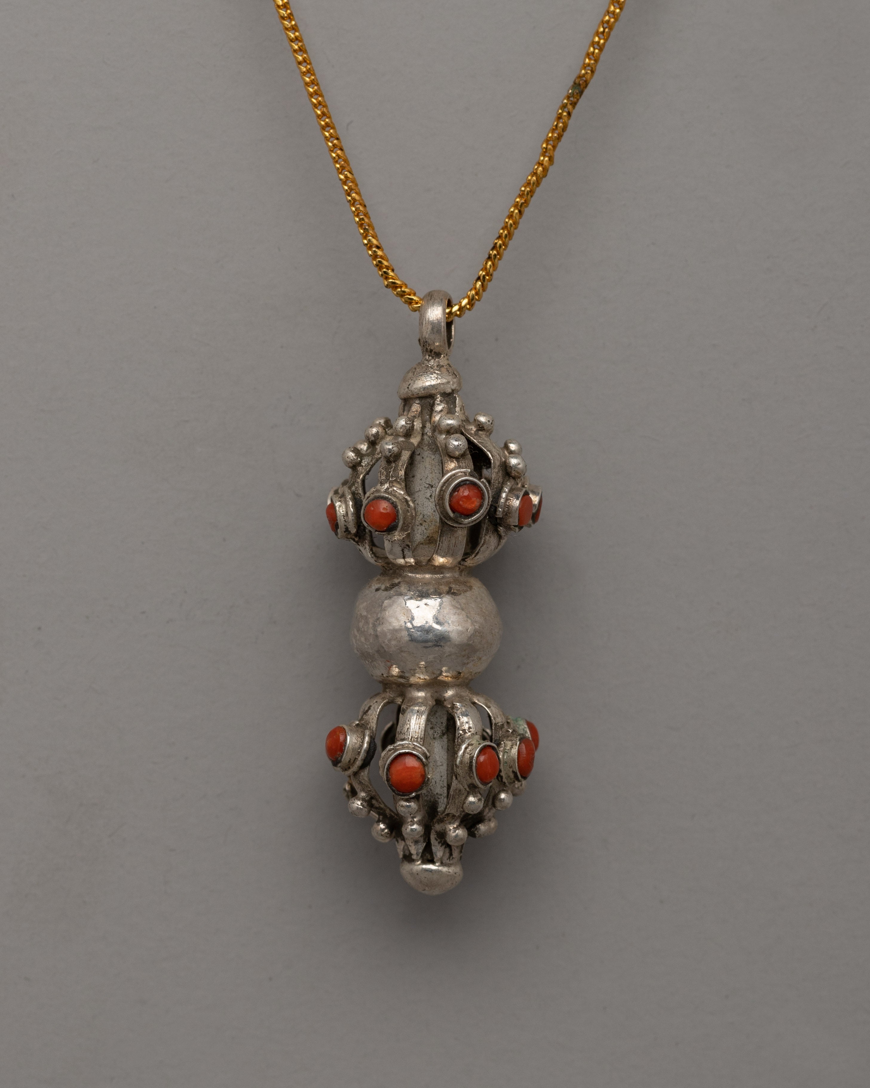 vajra-symbol-locket