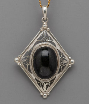 Silver Onyx Oval Locket