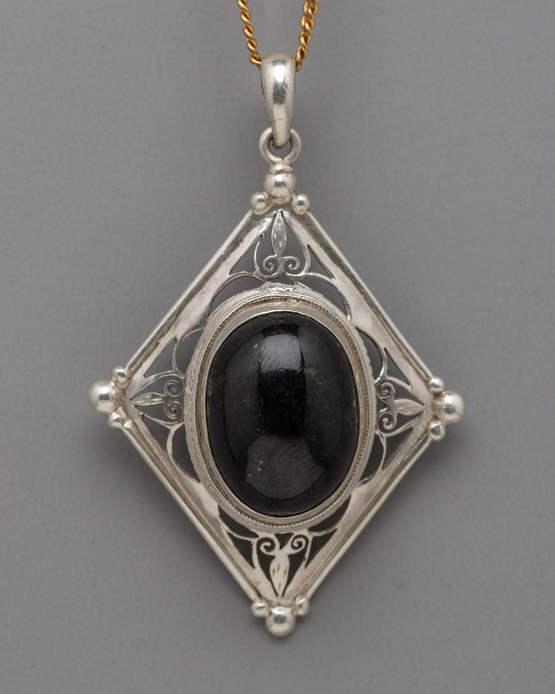 Silver Onyx Oval Locket