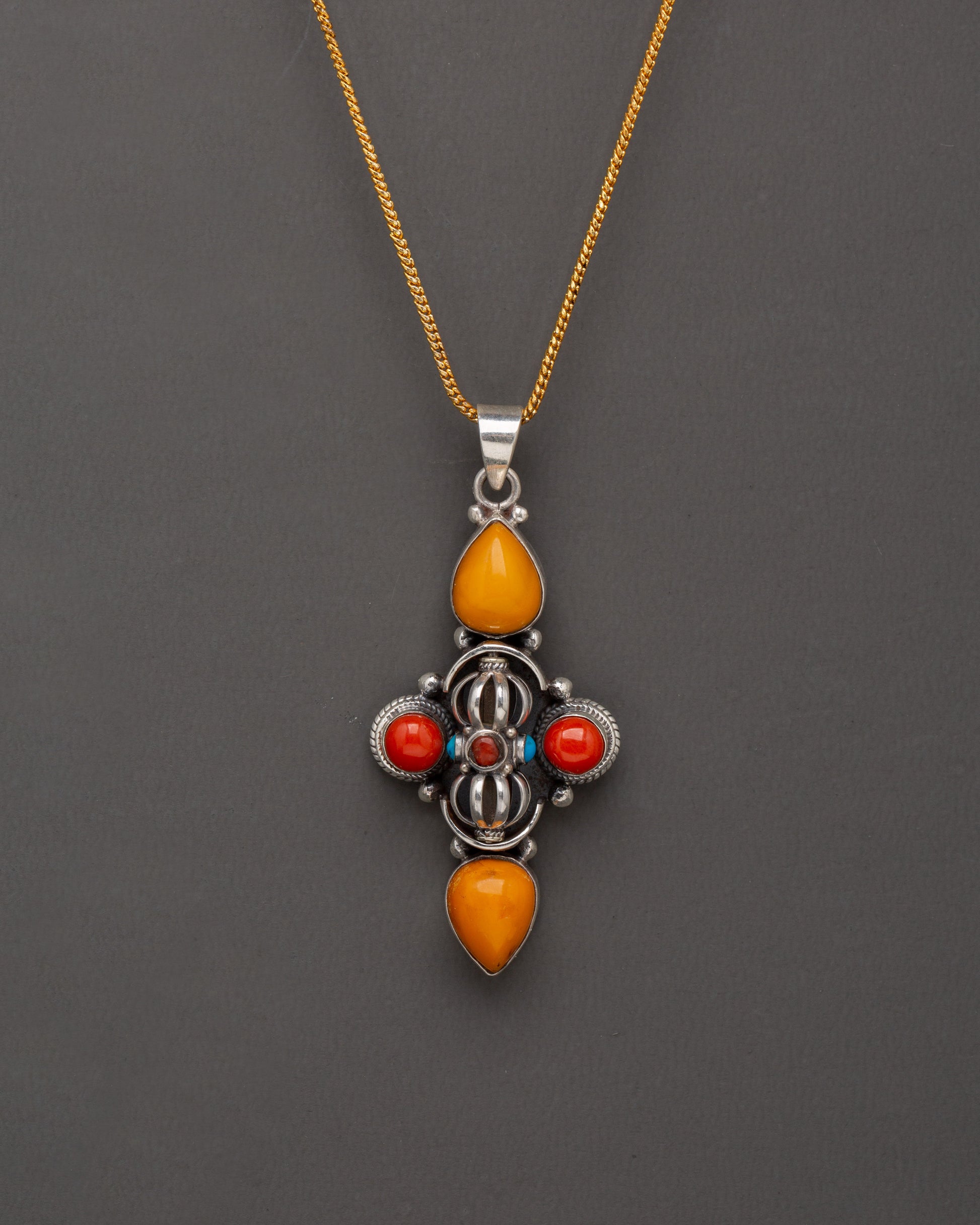 vajra-locket-with-sacred-stones