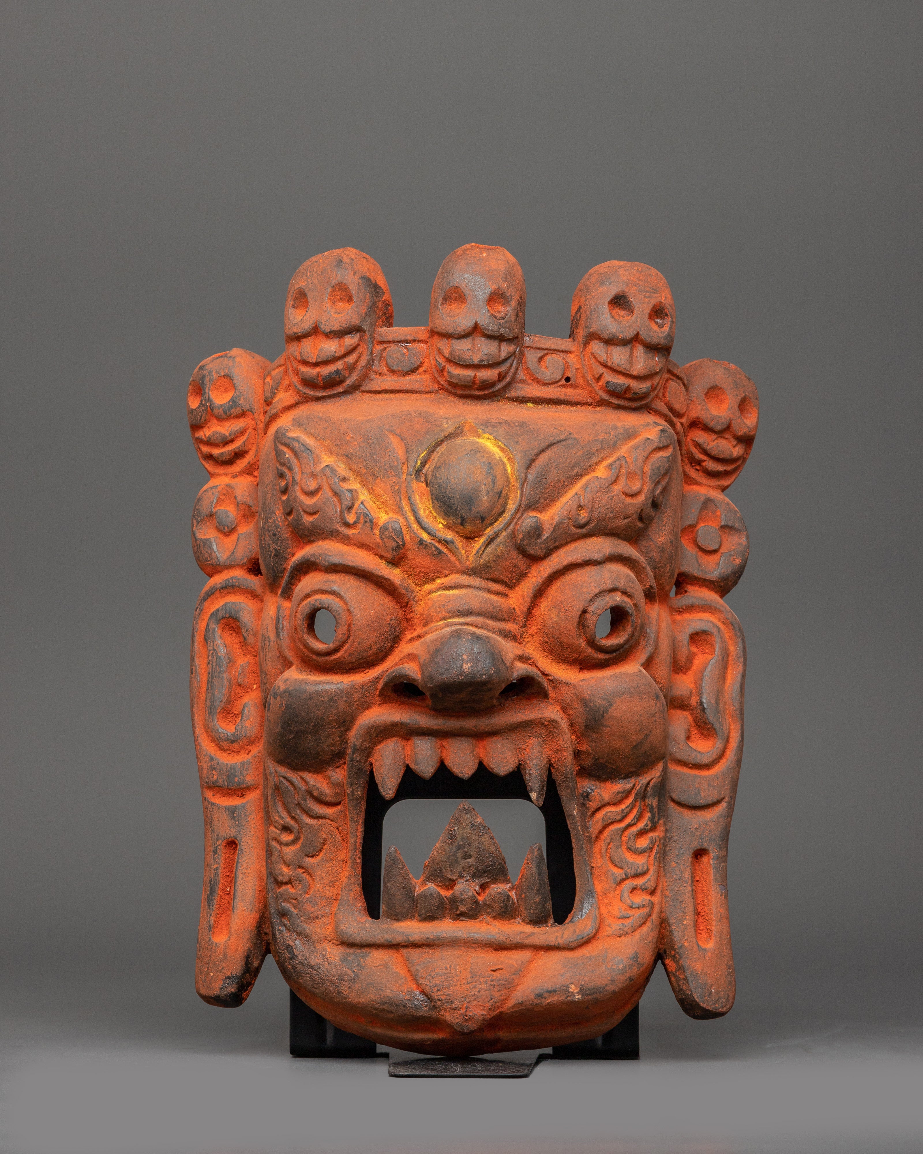 mask-with-sharp-teeth