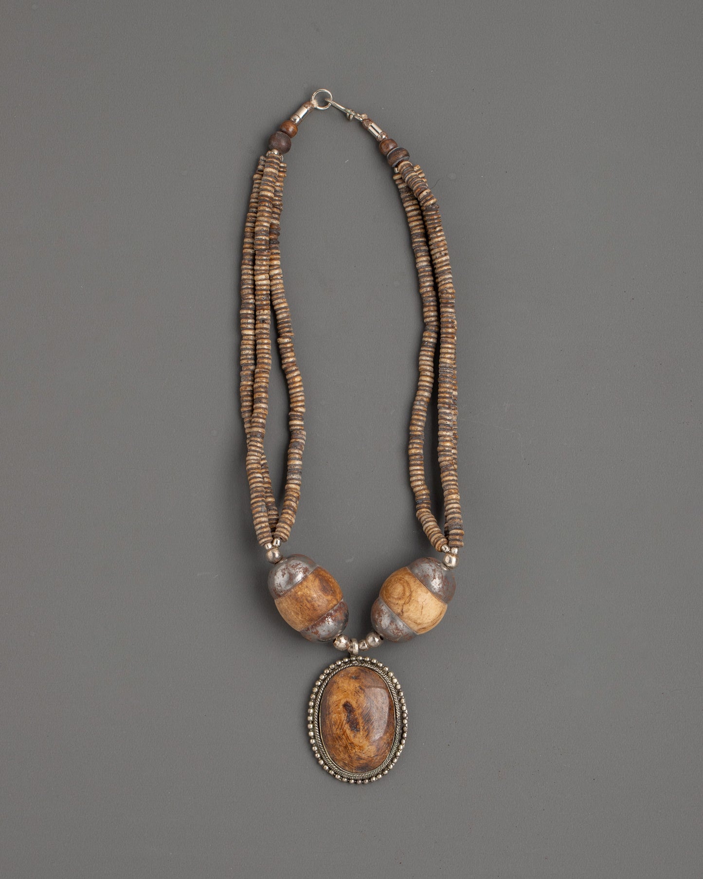 necklace-with-artificial-stones