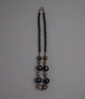 Women's Black Bead Necklace | Artisanal Jewelry Reflecting Timeless Elegance and Design