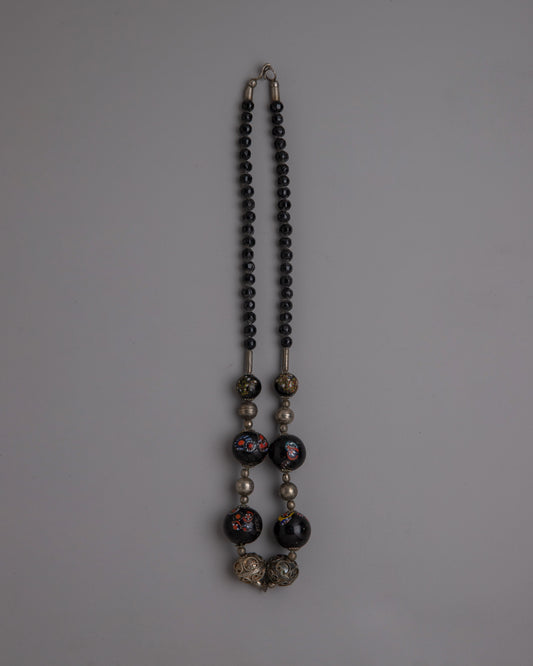 Women's Black Bead Necklace | Artisanal Jewelry Reflecting Timeless Elegance and Design