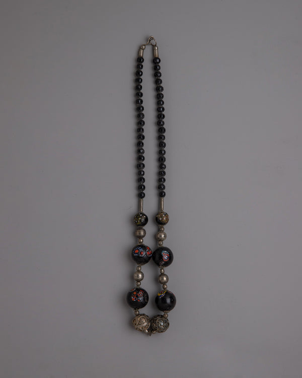 Women's Black Bead Necklace | Artisanal Jewelry Reflecting Timeless Elegance and Design