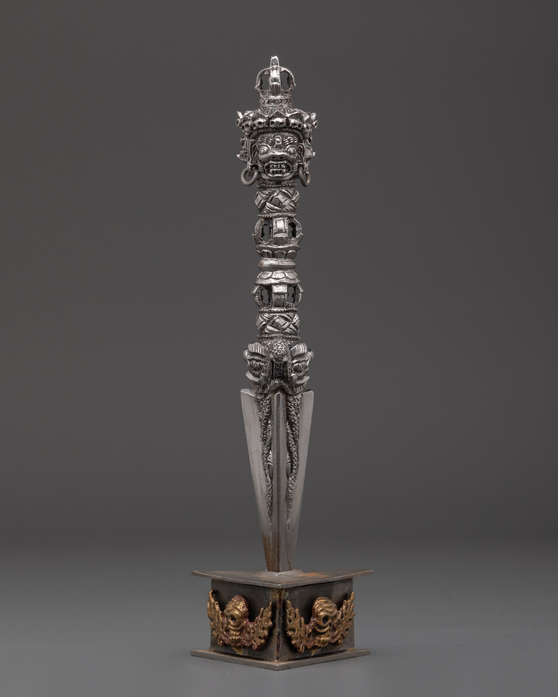 handcrafted-phurba-tibetan-dagger