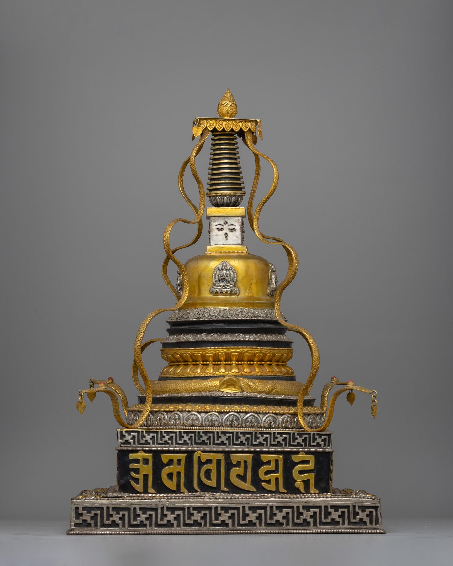 Decorative Buddhist Stupa Sculpture