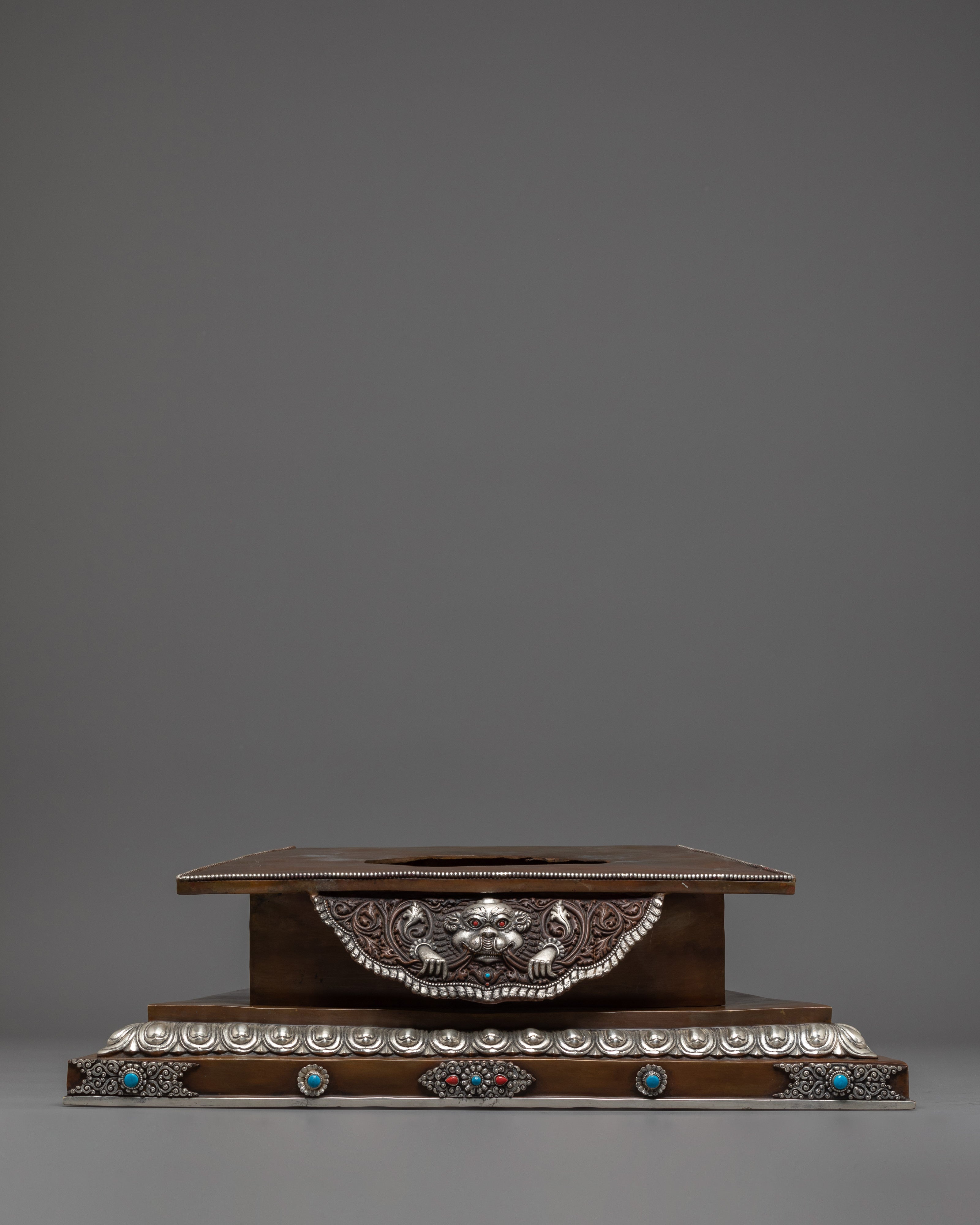 17603TGFThrone 