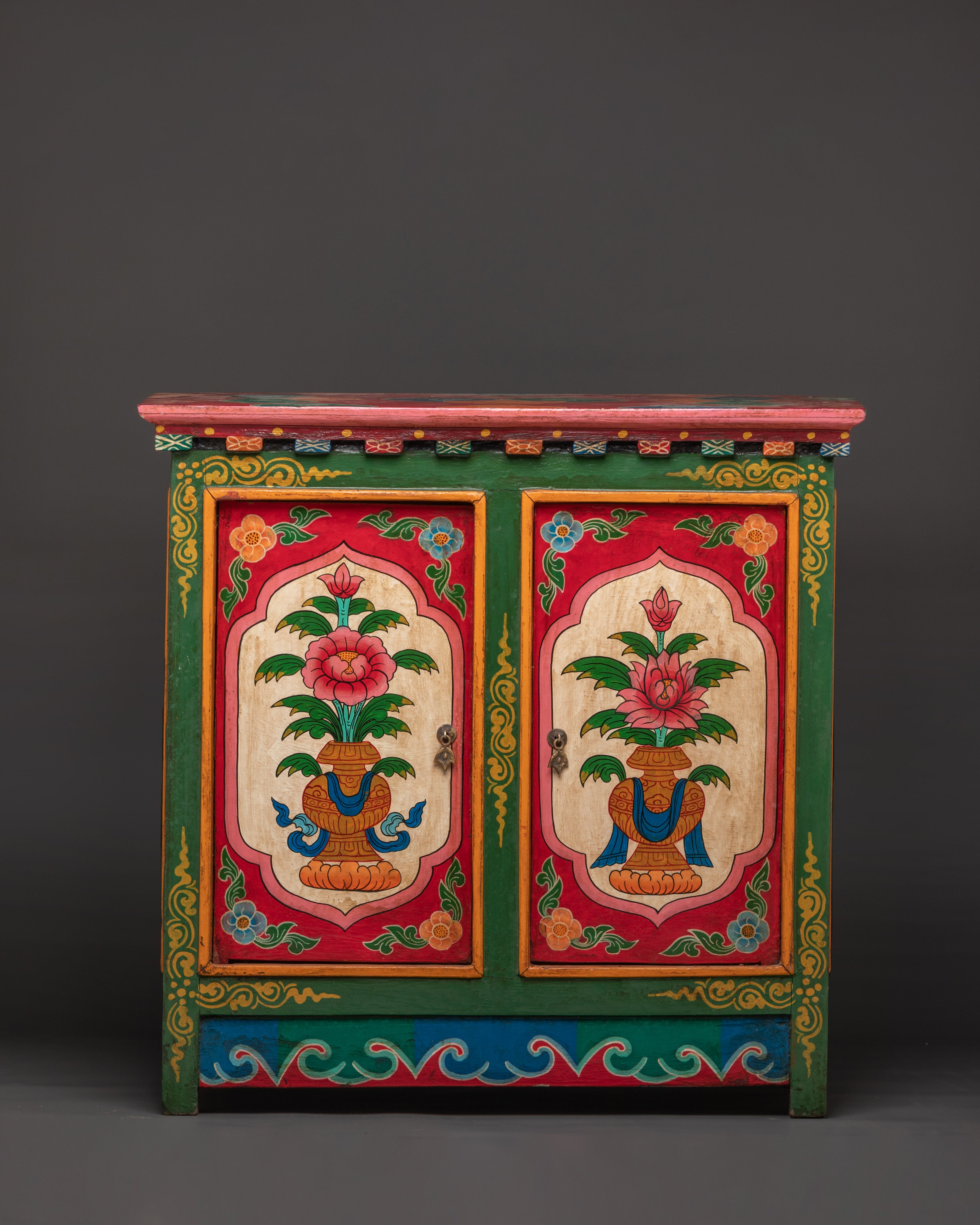 tibetan-wooden-cofinet