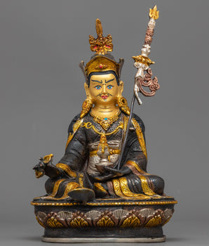 guru-rinpoche-image-on statue