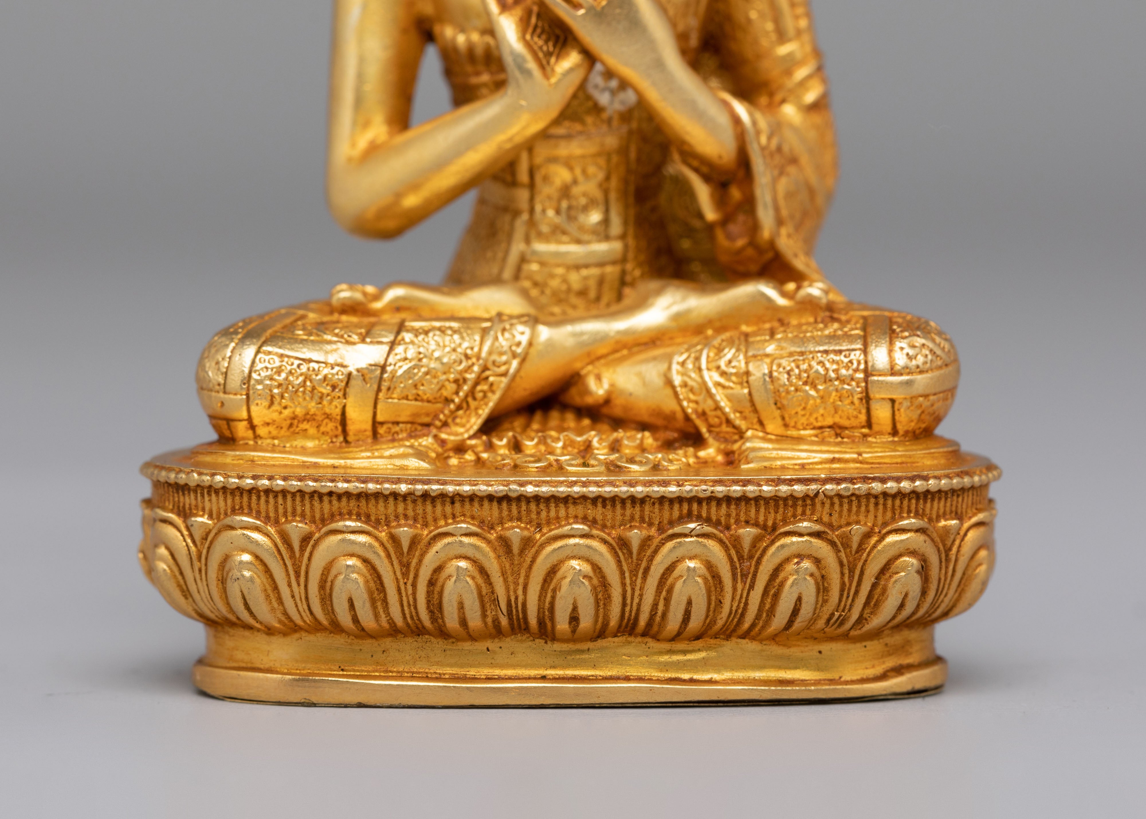 Traditional Vairocana Buddha Deity Statue | Symbol of Enlightenment