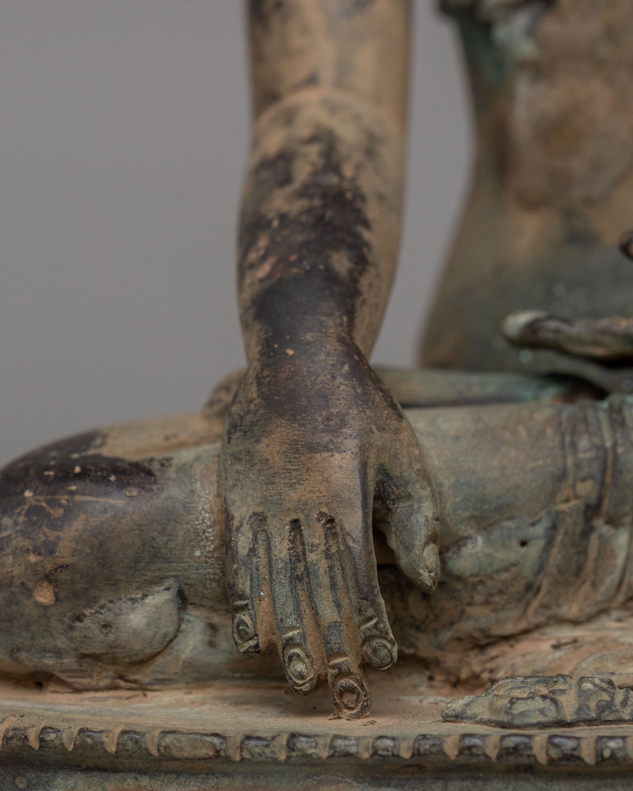 Shakyamuni Buddha Altar Decor Statue | Handcrafted Sculpture for Peaceful Meditation Space