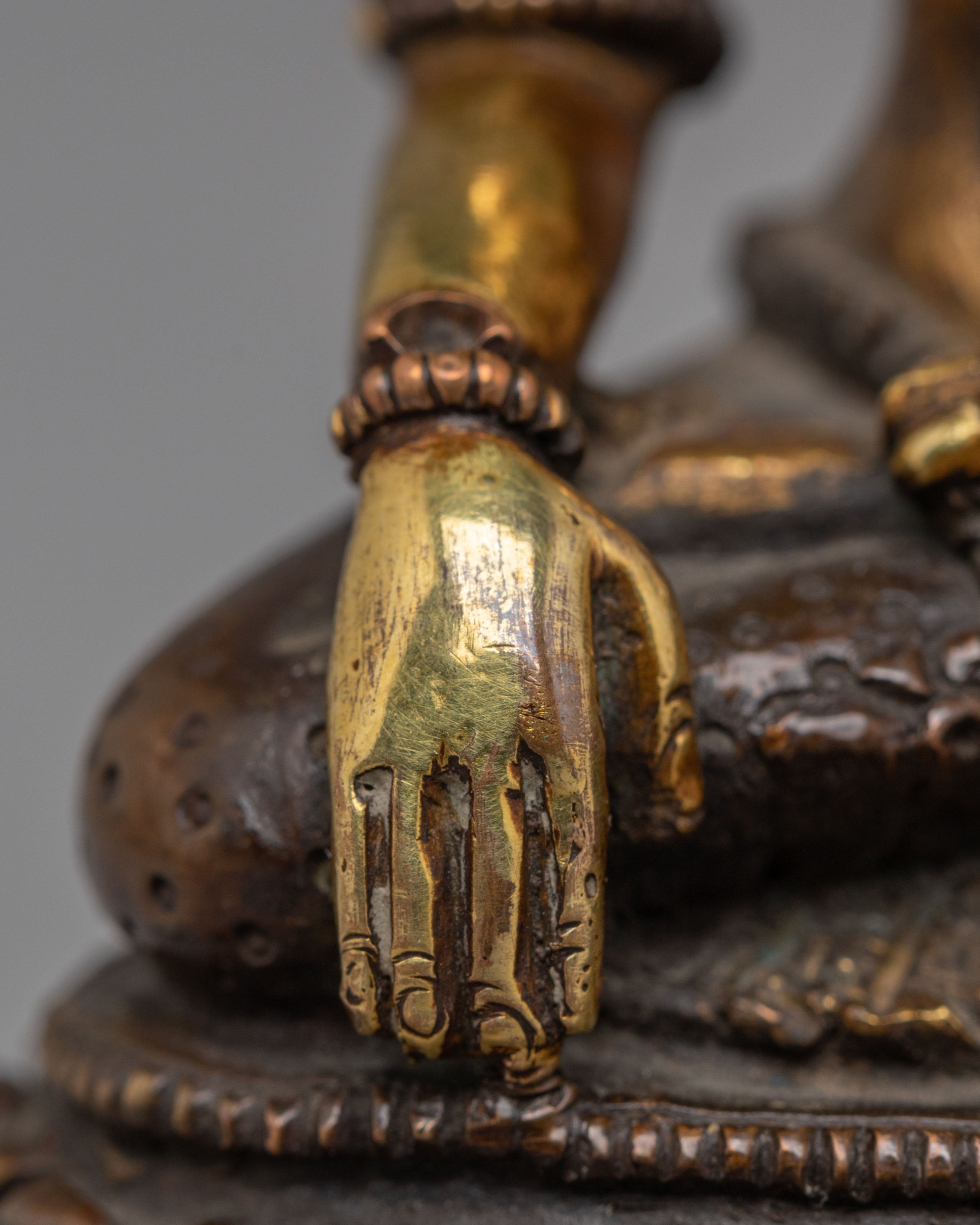 Crown Shakyamuni Buddha on Throne Statue | Symbol of Serenity and Wisdom