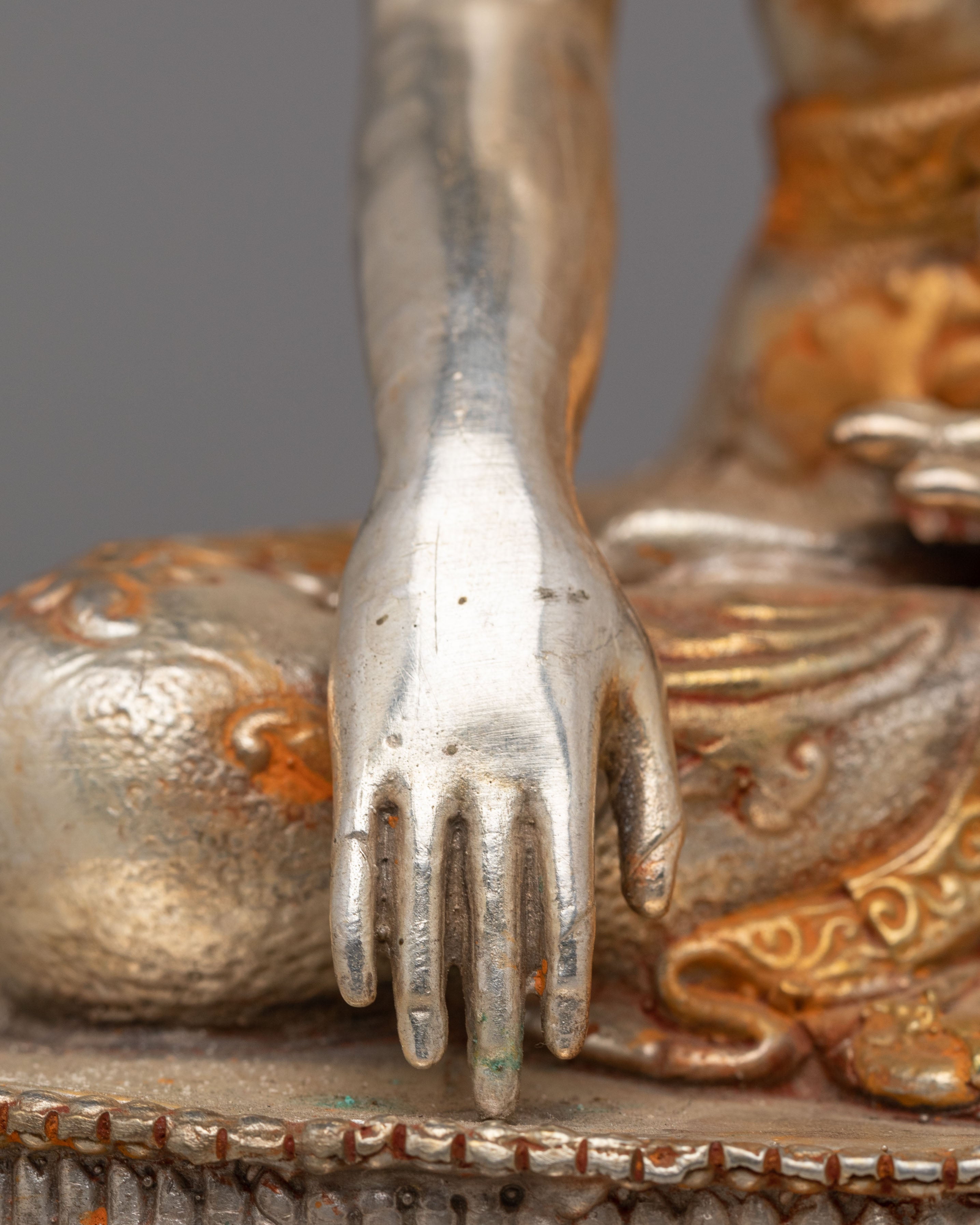 Traditional Shakyamuni Buddha Divine Statue | Buddha for Meditation & Devotion
