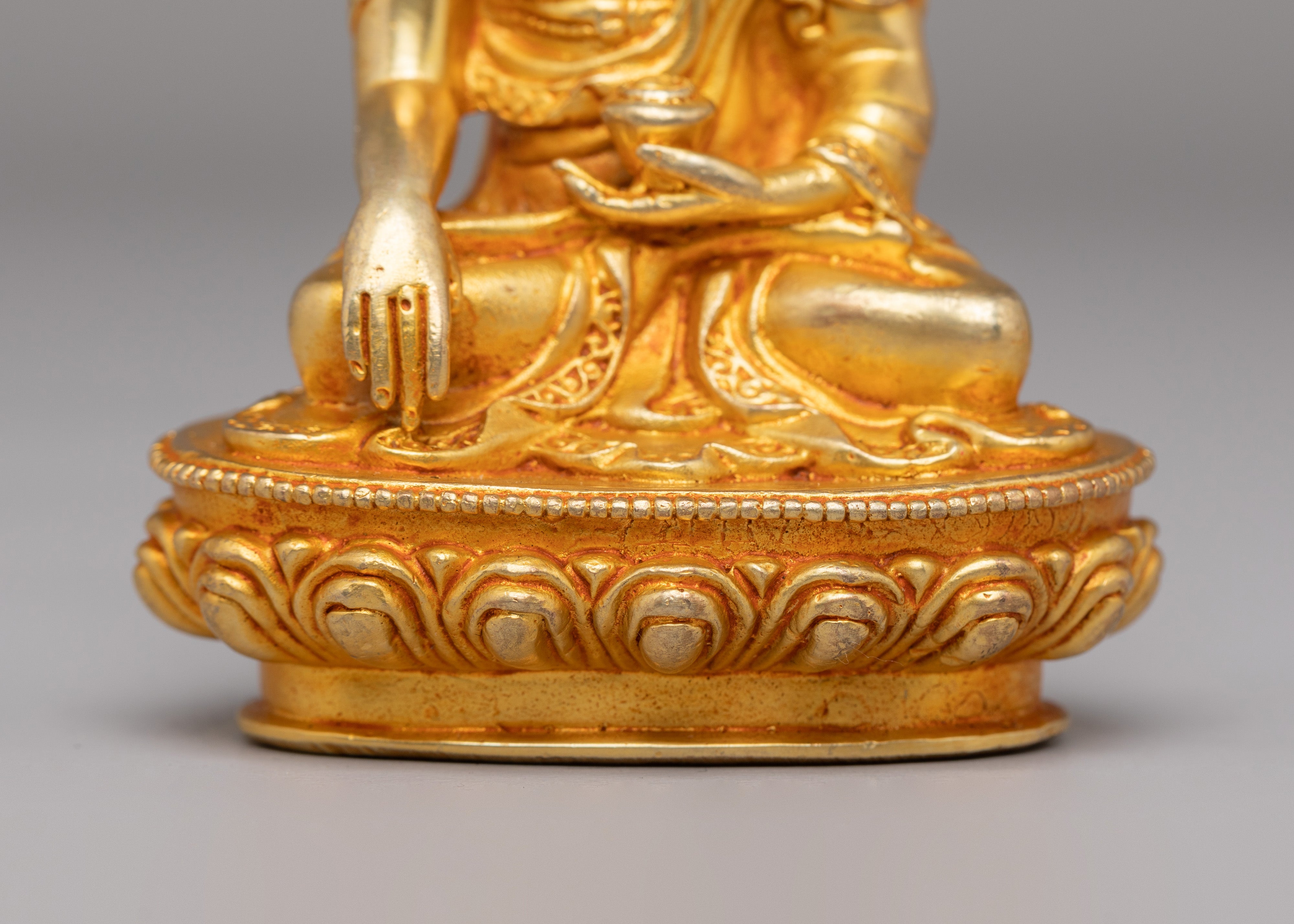 Golden Shakyamuni Buddha Statue | Symbol of Enlightenment & Peace