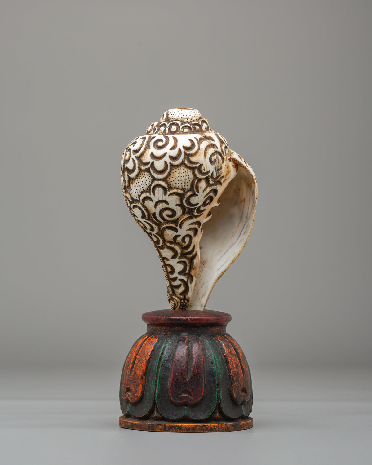 Traditional Lakshmi Carving Conch Shell | Handcrafted Spiritual Decor