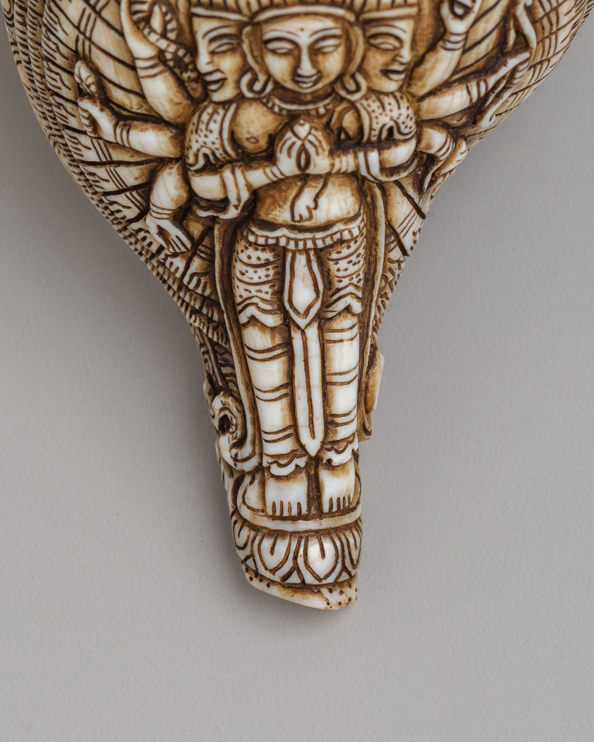 1000 Armed Conch With Stand | Sacred Chenrezig Conch for Spiritual Practice