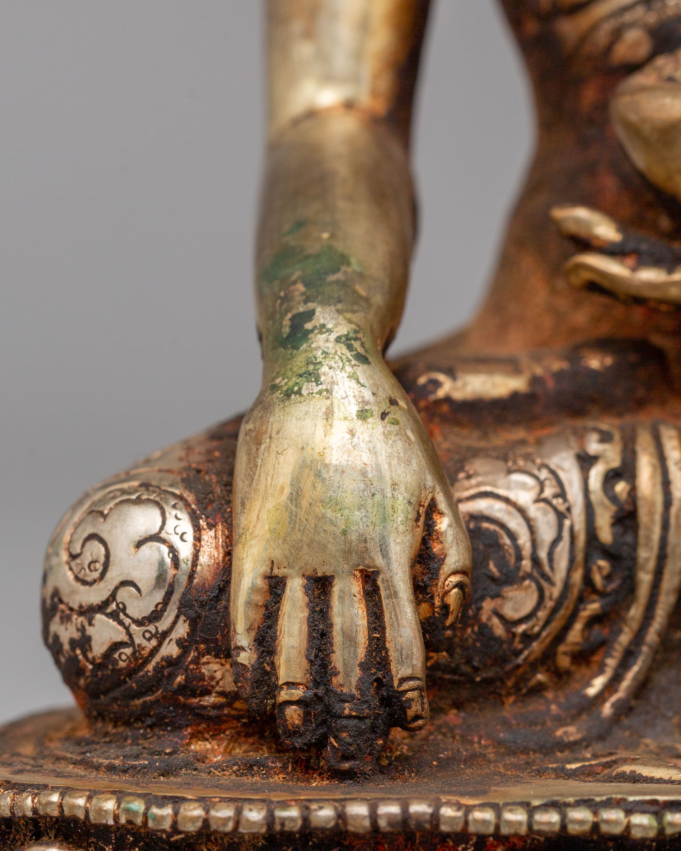 Religious Shakyamuni Buddha Statue | A Symbol of Wisdom