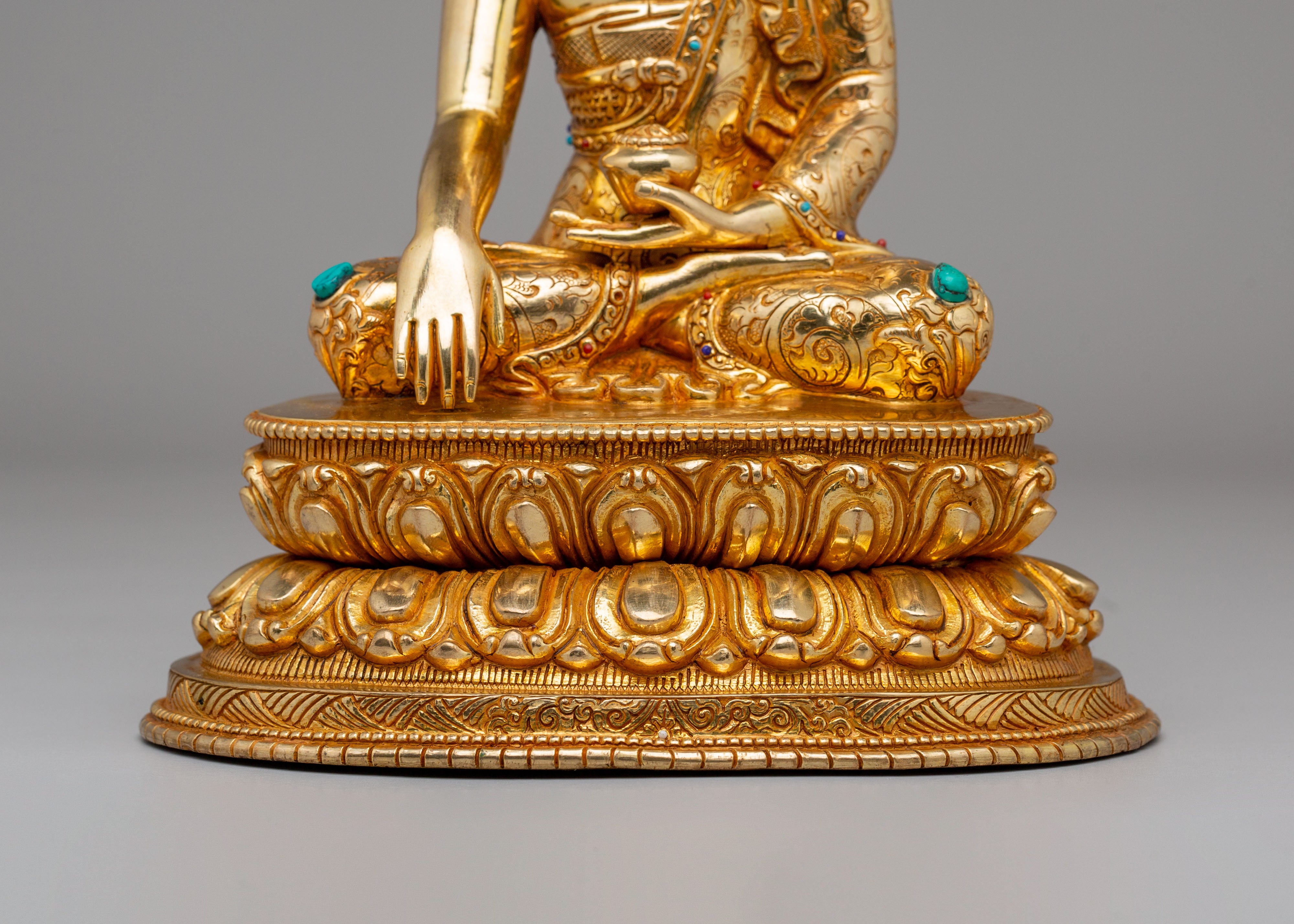 Traditional Himalayan Shakyamuni Buddha Sculpture | A Symbol of Peace and Wisdom