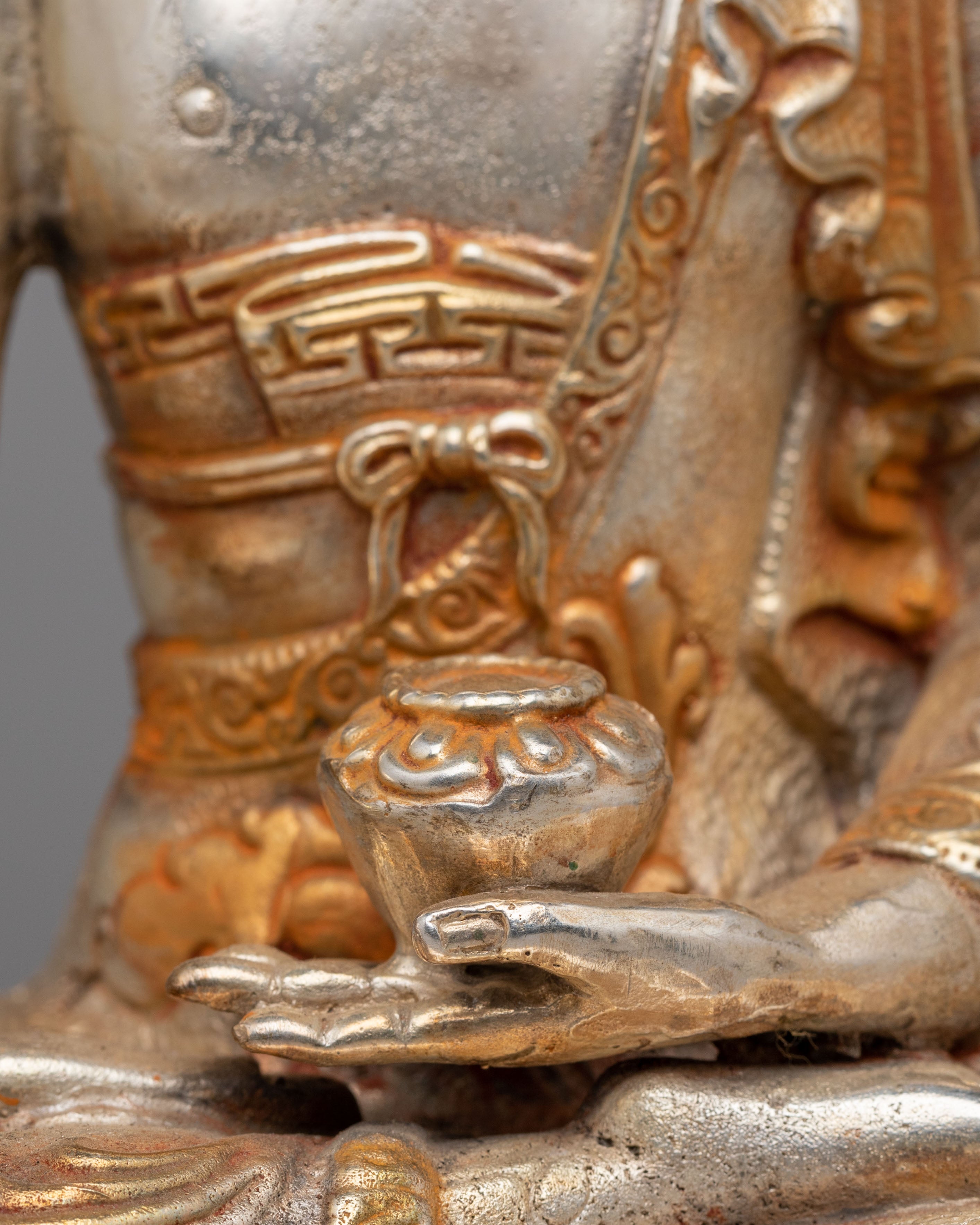 Traditional Shakyamuni Buddha Divine Statue | Buddha for Meditation & Devotion